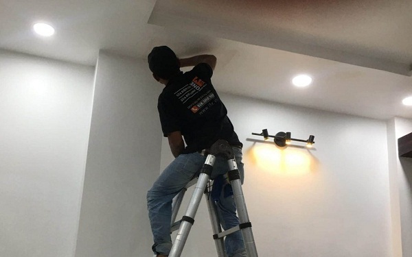Khắc phục trần nhà bị nứt do sơn sai kỹ thuật